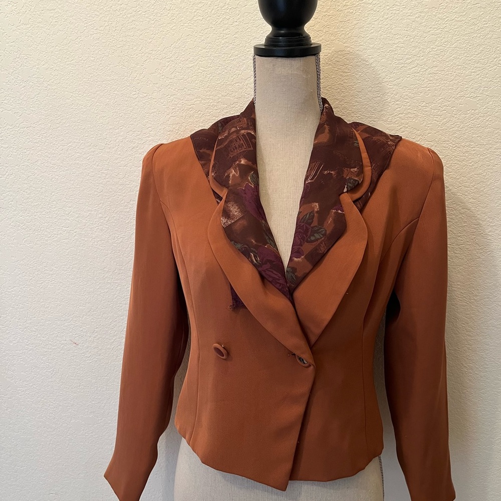 Loe.We Brown Blazer with Distinctive Collar and Cropped Design